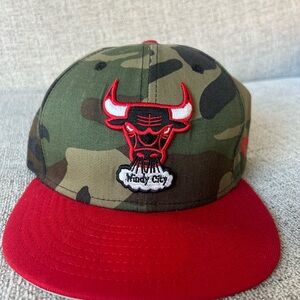 Chicago Bulls - Hardwood Classics - New Era 9Fifty - Snapback Hat - Camo & Red